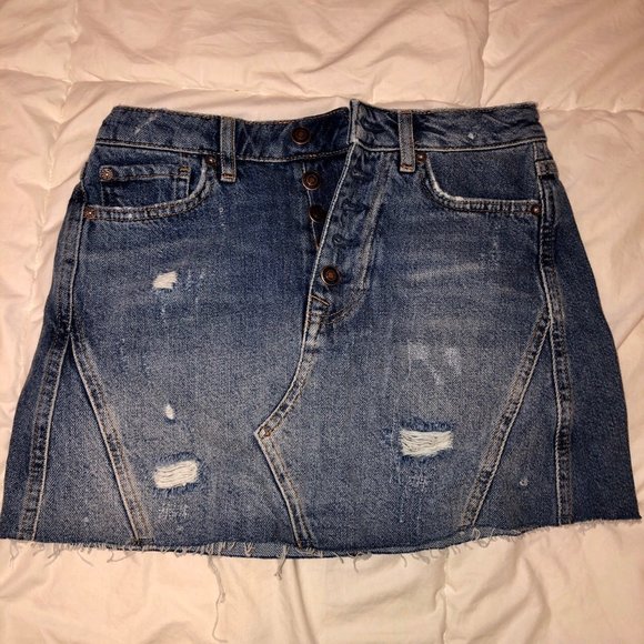 🦋REVOLVE DENIM SKIRT WITH BUTTONS🦋 - Picture 1 of 7